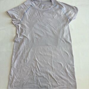 1151 - Lululemon Short Sleeve Size 8